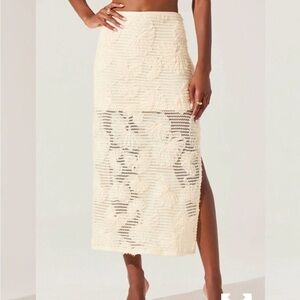 Astr brand new Cream Textured Midi Skirt